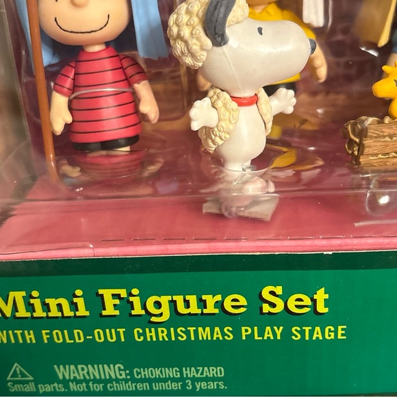 Peanuts Mini Figure Playset with Fold-Out Christmas Play Stage New in Box 2011 - Picture 5 of 10
